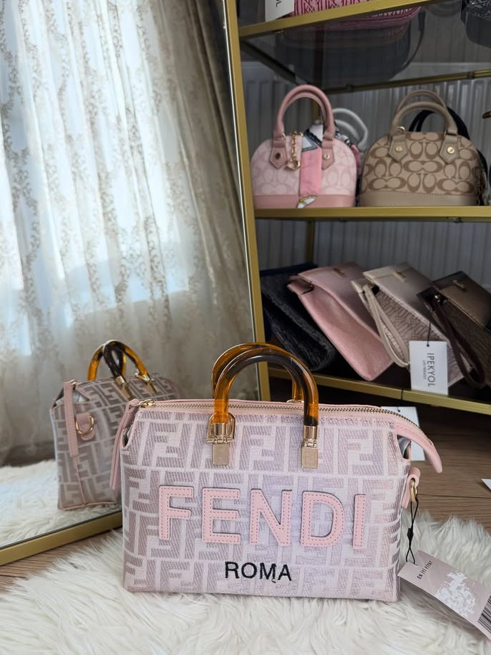 FENDI Roma Boston Bag · Pudra pembesi