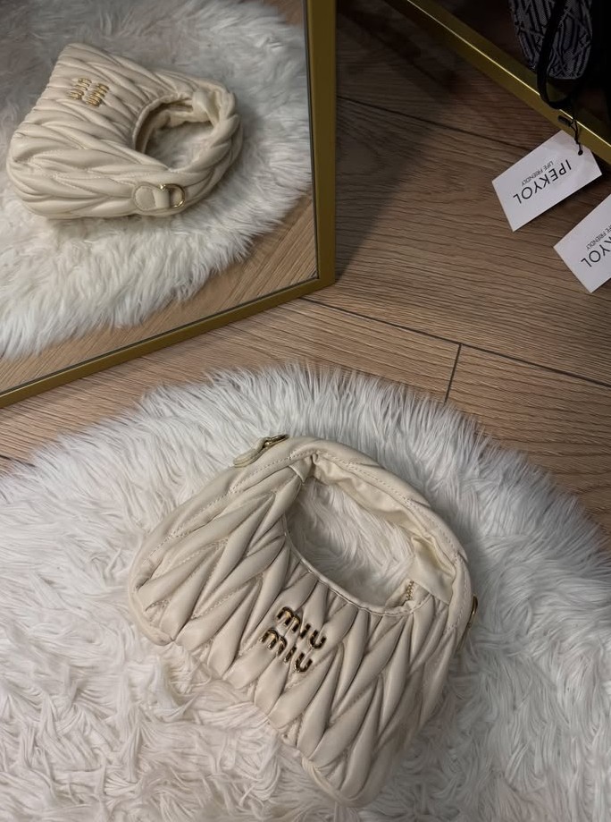 Miu Miu Matelassé Bag · Krem