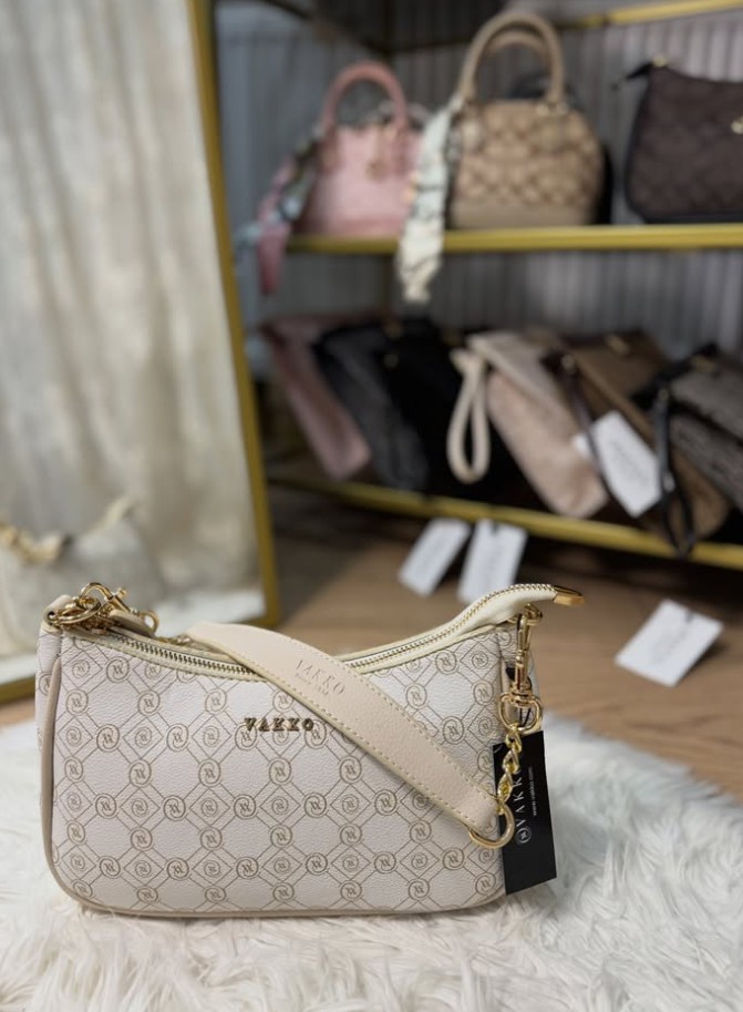 VAKKO Monogram Shoulder Bag · Krem